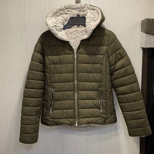 Reversible Sherpa jacket. GUC . Size S/M